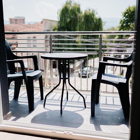 Froa Luxury Apartment Debar Exterior foto